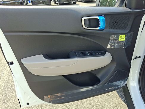 New 2026 Hyundai Venue SEL FWD image 9