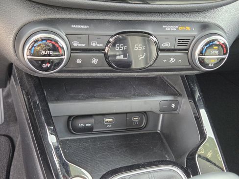 Certified 2025 Kia Soul EX image 20