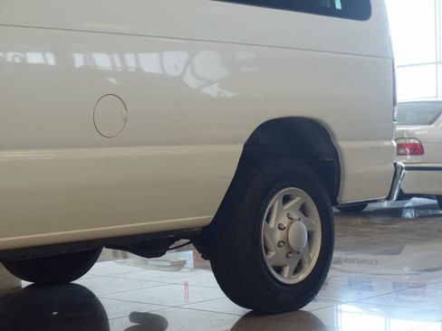 Used 2014 Ford E-350 and Econoline 350 XLT RWD image 22