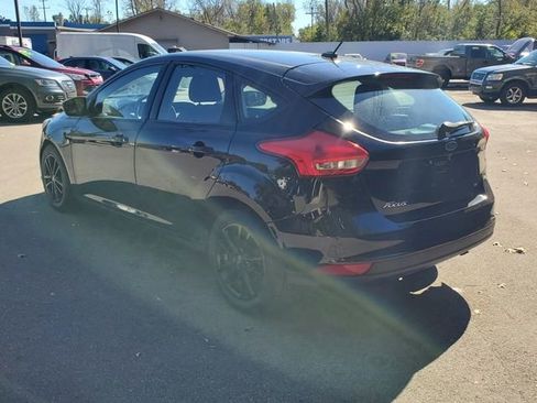 Used 2018 Ford Focus SE w/ Cold Weather Package FWD image 4