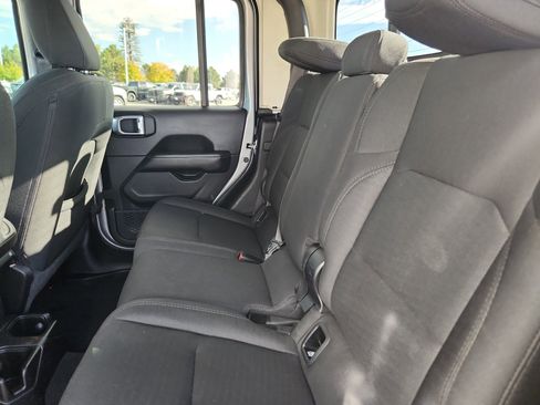 Used 2020 Jeep Gladiator Overland image 15