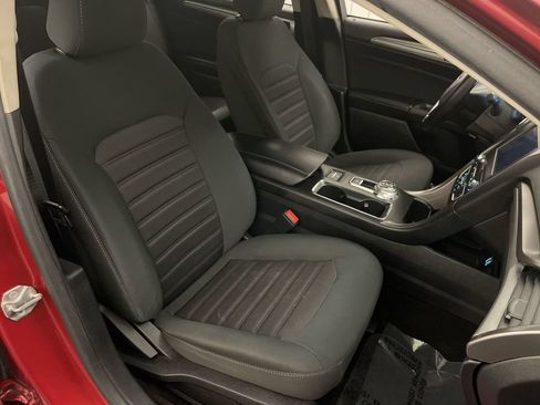 Used 2020 Ford Fusion SE FWD image 20