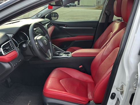 Used 2018 Toyota Camry XSE image 9