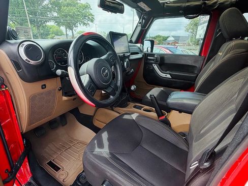 Used 2014 Jeep Wrangler Unlimited Sahara AWD/4WD image 15