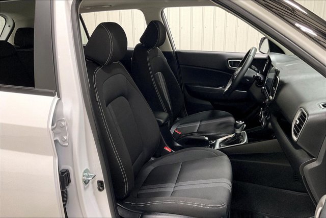 Used 2025 Hyundai Venue SEL FWD image 7