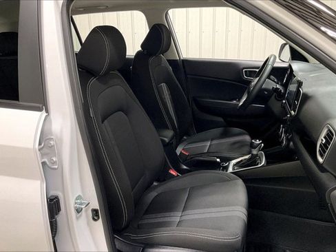 Used 2025 Hyundai Venue SEL FWD image 7