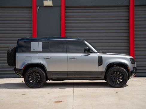 Used 2023 Land Rover Defender 110 X-Dynamic SE image 11