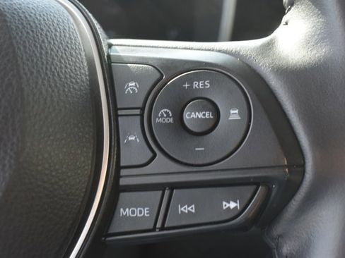 Used 2024 Toyota Corolla Cross XLE image 22