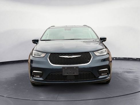 Used 2022 Chrysler Pacifica Touring-L image 9