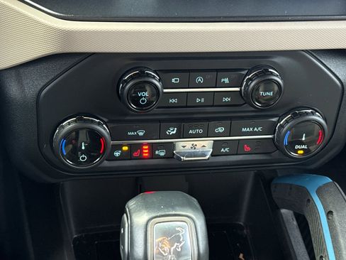 Used 2022 Ford Bronco Wildtrak image 25