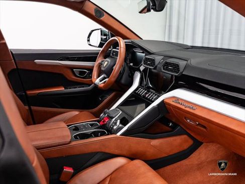 Used 2021 Lamborghini Urus AWD/4WD image 42