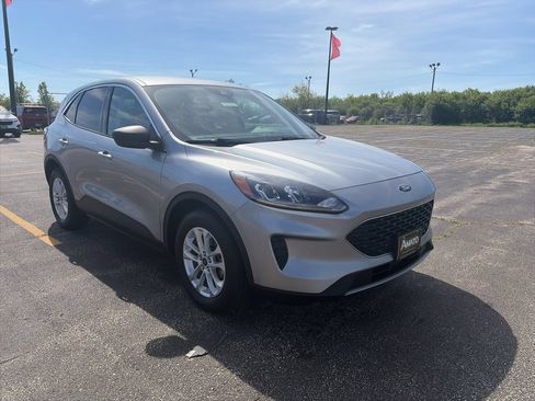 Used 2022 Ford Escape SE w/ Cold Weather Package FWD image 8