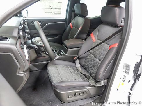 Certified 2024 Chevrolet Colorado Z71 w/ Z71 Convenience Package 2 image 10