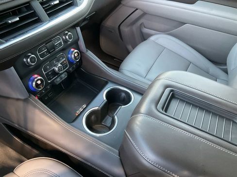 Used 2022 GMC Yukon SLT w/ SLT Premium Package image 15