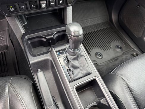 Used 2022 Toyota Tacoma TRD Off-Road w/ TRD Premium Off Road Package image 25