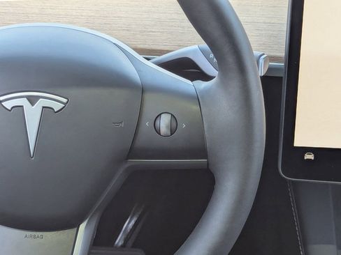 Used 2025 Tesla Model Y Long Range image 21