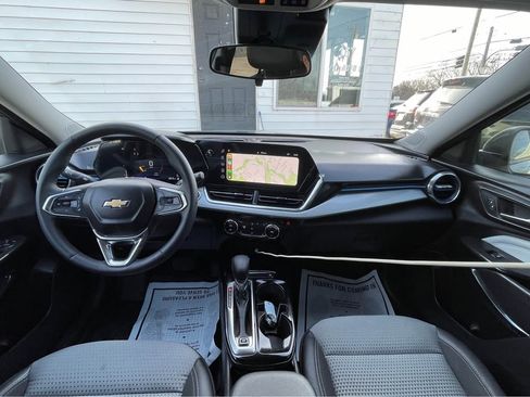 Used 2025 Chevrolet Trax LT w/ Driver Confidence Package FWD image 19