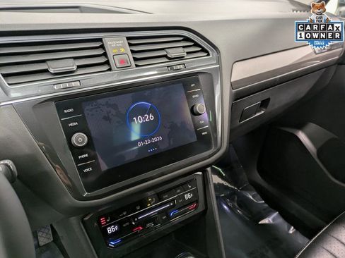 Used 2022 Volkswagen Tiguan SE w/ Panoramic Sunroof Package image 12