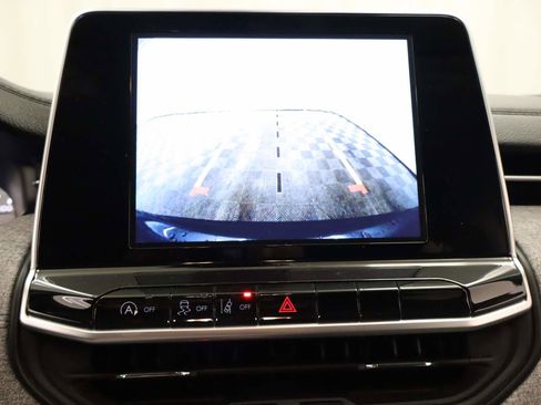 Used 2022 Jeep Compass Latitude FWD image 11