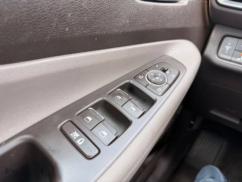 Used 2019 Hyundai Santa Fe SE AWD/4WD image 23
