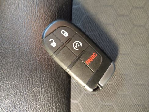 Used 2019 Jeep Compass Latitude w/ Cold Weather Group AWD/4WD image 32