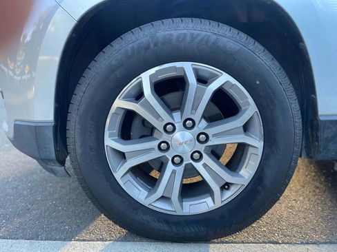 Used 2014 GMC Acadia SLT image 32