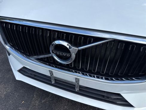 Used 2018 Volvo XC60 T5 Momentum w/ Vision Package image 17