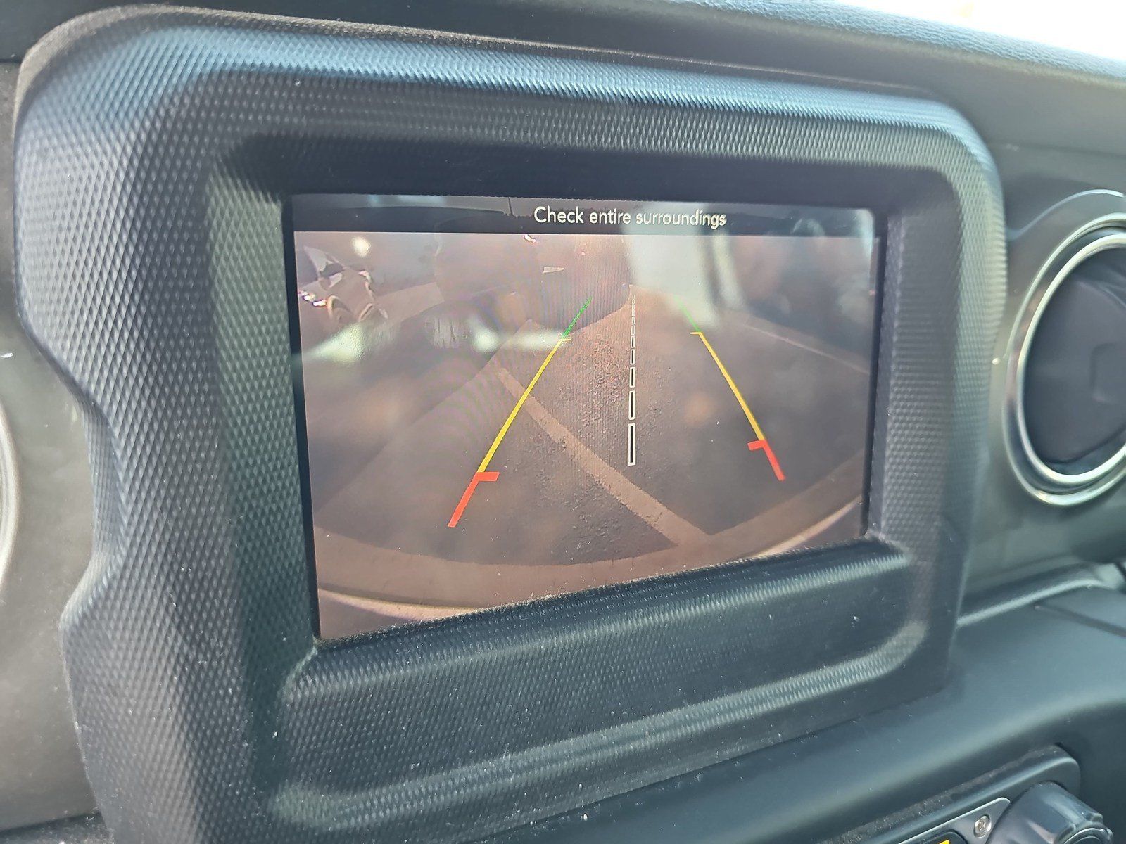 Used 2018 Jeep Wrangler Unlimited Sahara AWD/4WD image 25
