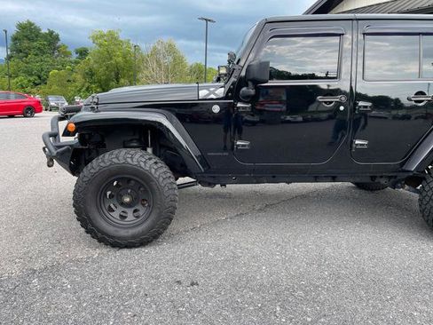 Used 2015 Jeep Wrangler Unlimited Sahara AWD/4WD image 2