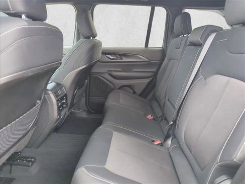 Used 2024 Jeep Grand Cherokee Laredo AWD/4WD image 17