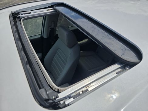 Used 2023 Honda CR-V EX-L image 3