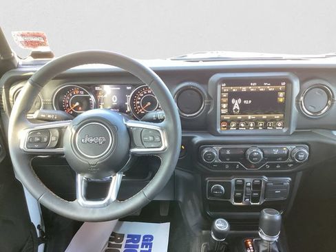 Certified 2023 Jeep Gladiator Overland AWD/4WD image 10