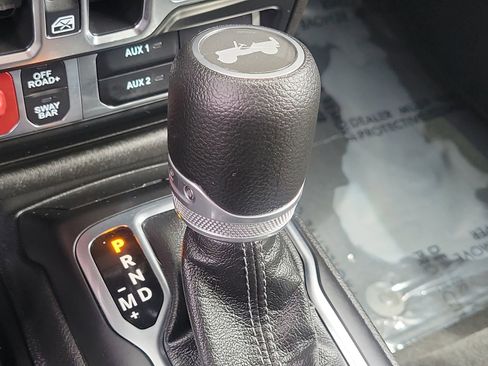 Used 2025 Jeep Wrangler Unlimited Rubicon image 16