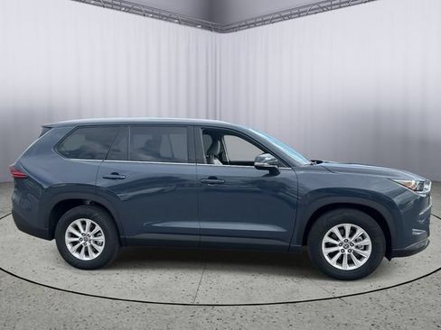 Used 2025 Toyota Grand Highlander FWD image 6