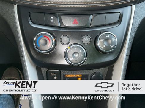 Used 2021 Chevrolet Trax LT image 24
