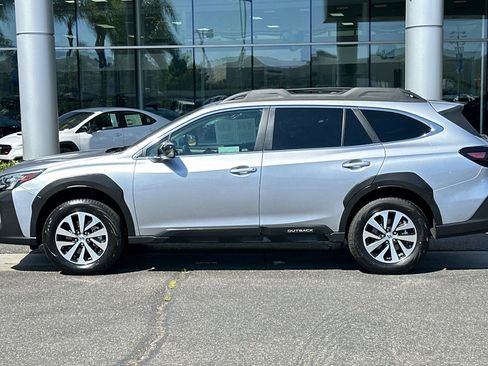 Certified 2025 Subaru Outback Premium image 8