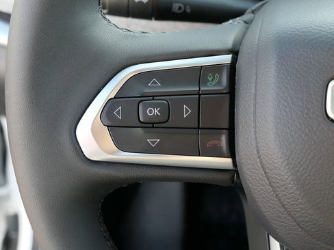 Used 2025 Jeep Compass Latitude w/ Sun & Sound Group image 12