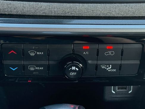 Used 2024 Jeep Compass Latitude image 26