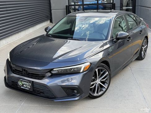 Used 2023 Honda Civic Touring image 2