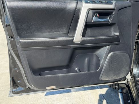 Used 2014 Toyota 4Runner SR5 Premium image 23