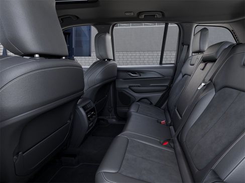 New 2025 Jeep Grand Cherokee Altitude image 23