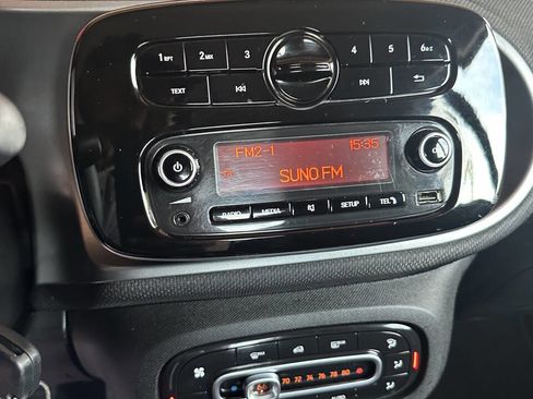 Used 2016 smart fortwo passion image 17