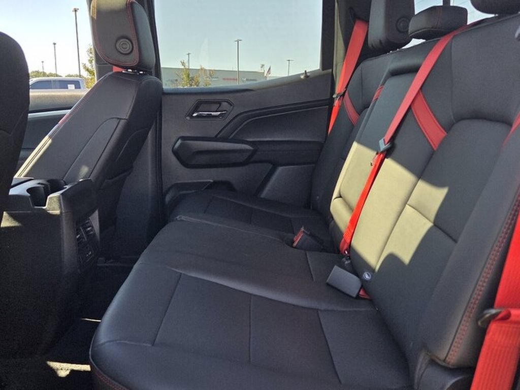 Used 2023 Chevrolet Colorado Z71 w/ Z71 Convenience Package 2 AWD/4WD image 4