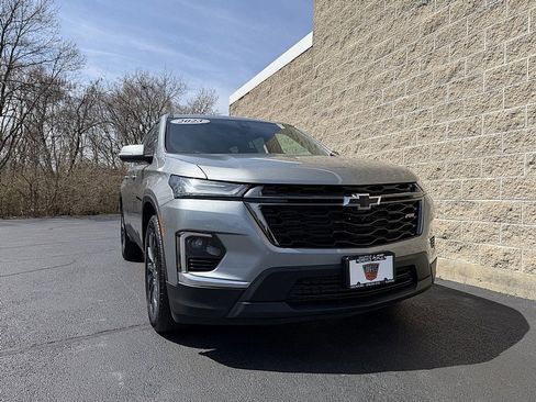 Used 2023 Chevrolet Traverse RS w/ LPO, Floor Liner Package FWD image 1