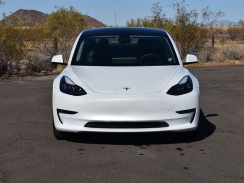 Used 2023 Tesla Model 3 Standard Range image 2