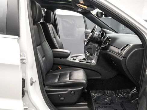 Used 2022 Jeep Grand Cherokee Limited image 42