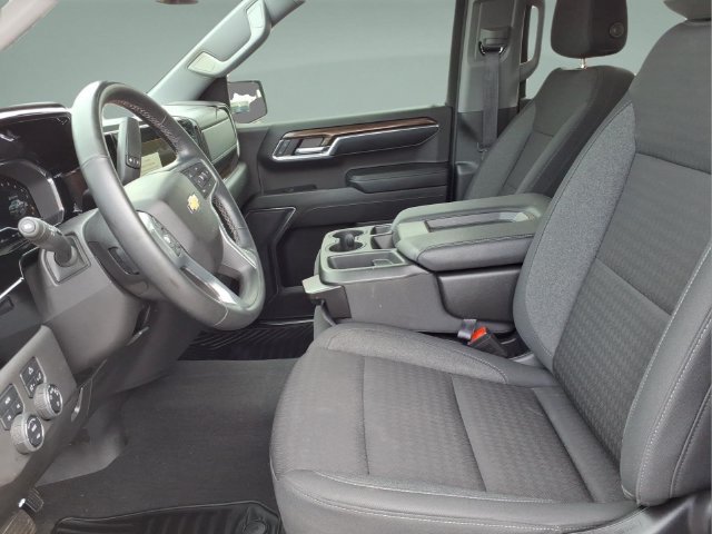 Used 2024 Chevrolet Silverado 1500 LT AWD/4WD image 11