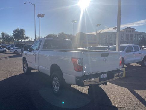 Used 2017 Nissan Titan SV image 4