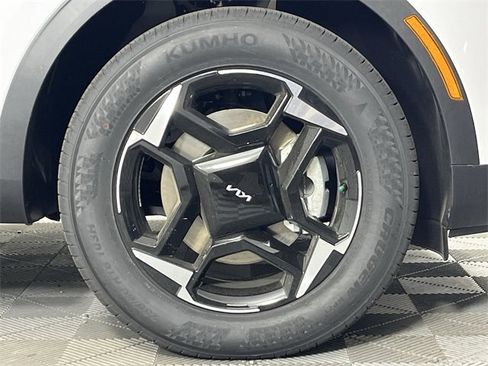 Certified 2026 Kia Sportage EX w/ EX Panorama Roof Package image 10