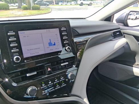 Used 2021 Toyota Camry LE FWD image 15